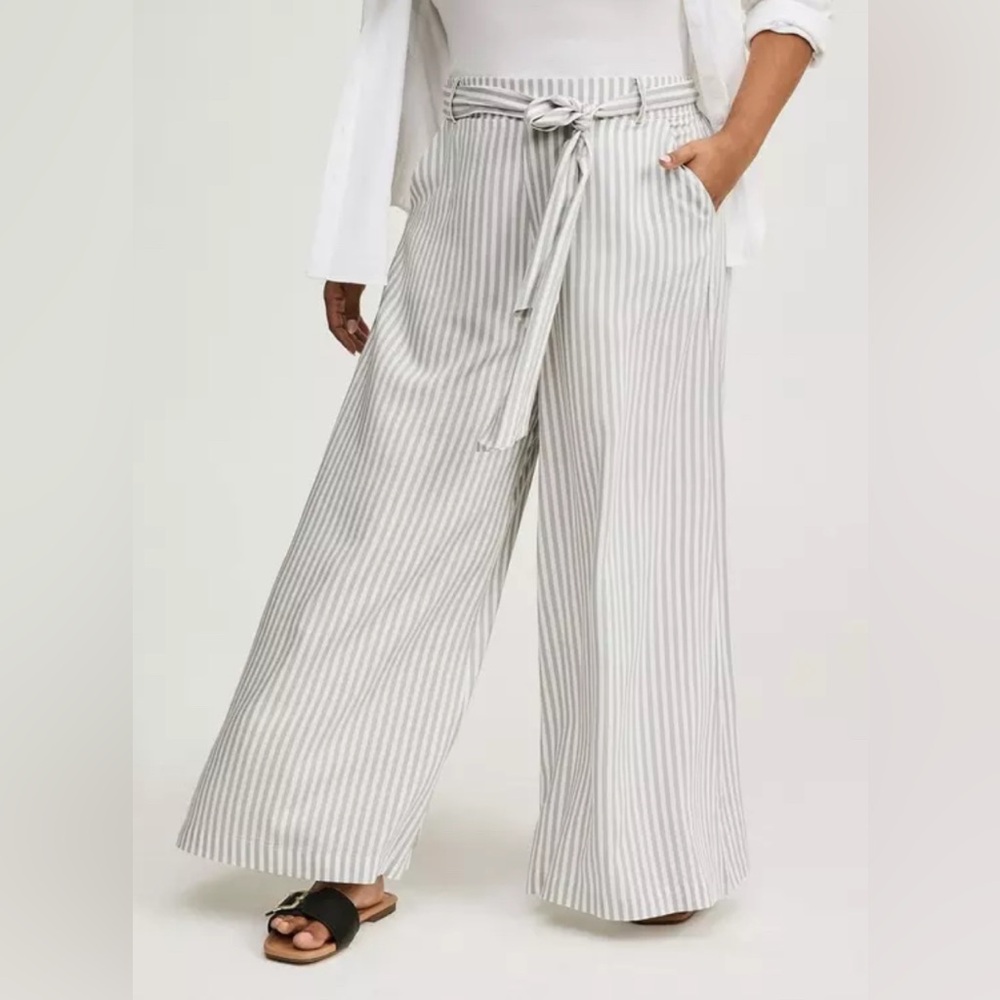 NEW Torrid Grey & White striped pants. Light weight 3X